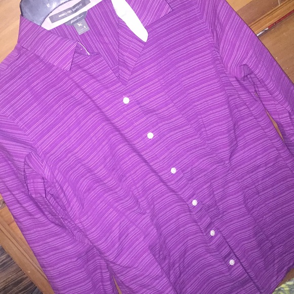 Eddie Bauer Shaped Fit Button Down Small - Picture 5 of 8
